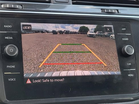 Used 2022 Volkswagen Tiguan SE w/ Panoramic Sunroof Package image 16