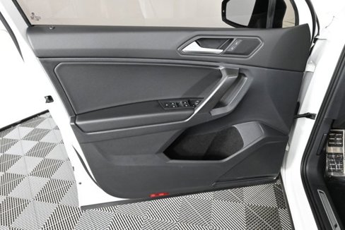 Certified 2021 Volkswagen Tiguan SE R-Line image 21