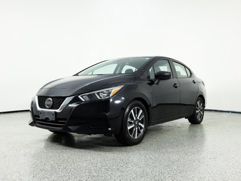 Used 2021 Nissan Versa SV image 3