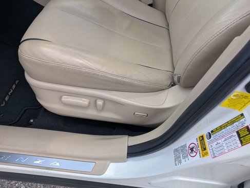 Used 2011 Toyota Venza image 16