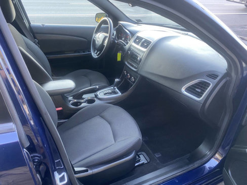 Used 2013 Dodge Avenger SE image 12