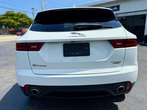 Used 2018 Jaguar E-PACE SE image 4