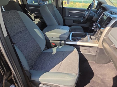 Used 2018 RAM 1500 Classic SLT image 30