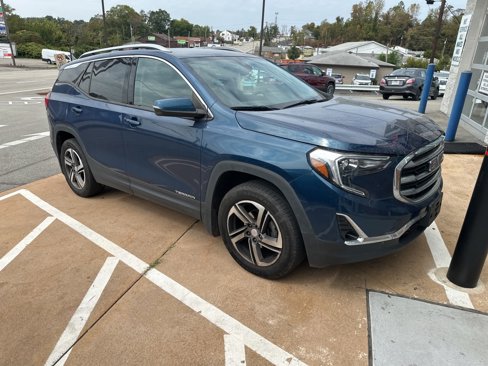 Used 2021 GMC Terrain SLT w/ Infotainment Package II image 3
