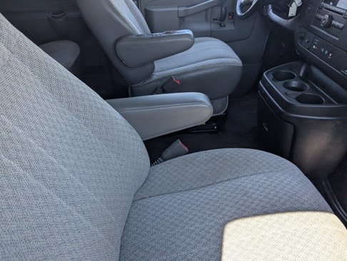 Used 2017 GMC Savana 2500 LT w/ LT Preferred Equipment Group image 7