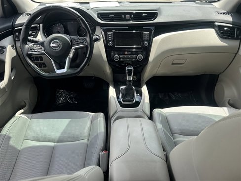 Used 2022 Nissan Rogue Sport SL w/ Premium Package image 17
