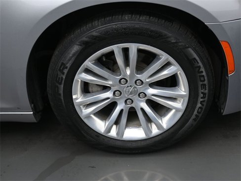 Used 2016 Chrysler 300 C image 36