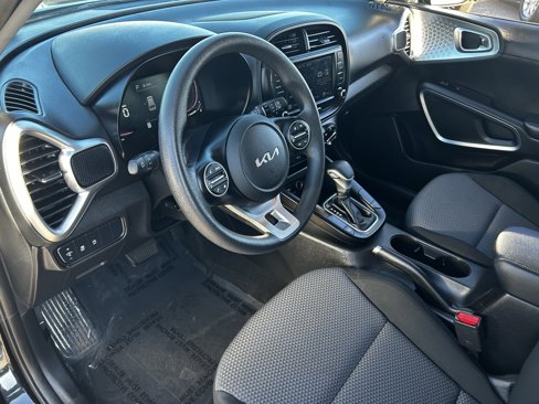 Used 2023 Kia Soul LX w/ LX Technology Package image 17