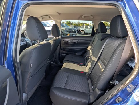 Used 2017 Nissan Rogue SV w/ SV Premium Package image 14