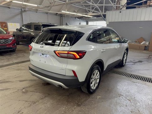 Used 2025 Ford Escape Active image 14