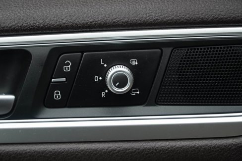 Used 2015 Volkswagen Touareg TDI image 26