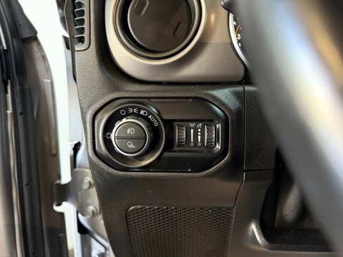 Used 2020 Jeep Gladiator Sport w/ Quick Order Package 24S image 19