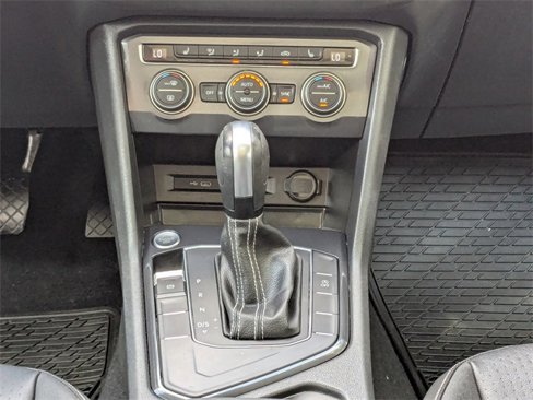 Certified 2021 Volkswagen Tiguan SE w/ Panoramic Sunroof Package image 19