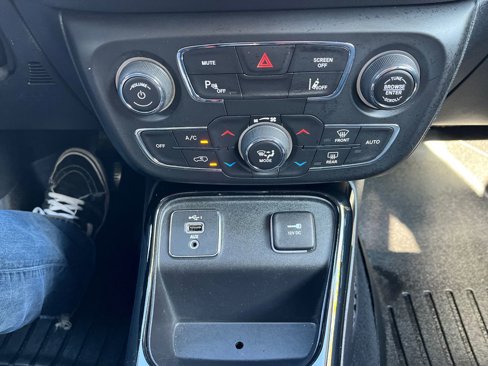 Used 2021 Jeep Compass Limited image 24