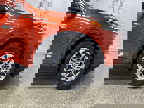 Used 2020 Ford Escape SE image 30