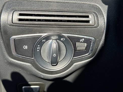 Used 2021 Mercedes-Benz GLC 300 4MATIC image 27