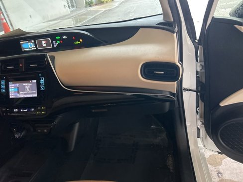 Used 2019 Toyota Prius L Eco image 22