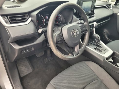Used 2021 Toyota RAV4 LE image 12
