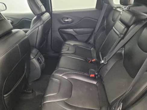 Used 2019 Jeep Cherokee Latitude Plus w/ Comfort/Convenience Group image 18
