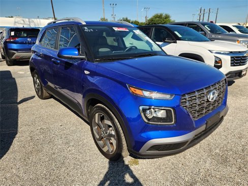 Used 2025 Hyundai Venue SEL image 1