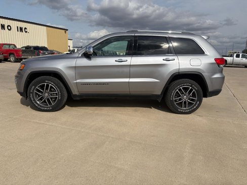 Used 2018 Jeep Grand Cherokee Limited image 3