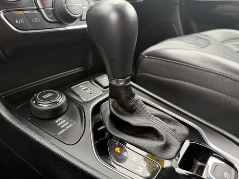 Used 2023 Jeep Cherokee Altitude Lux image 23