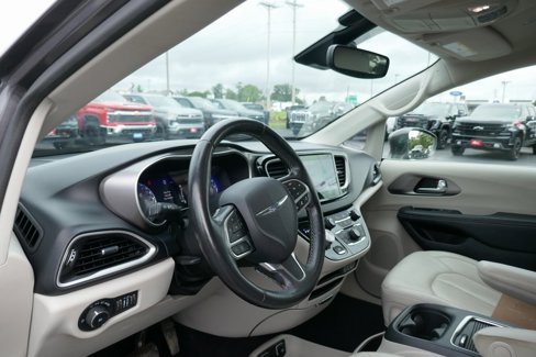Used 2021 Chrysler Pacifica Touring-L image 27