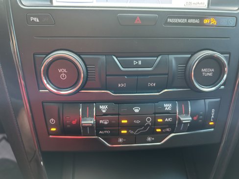 Used 2019 Ford Explorer XLT w/ Equipment Group 202A image 28