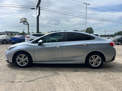 Used 2017 Chevrolet Cruze LT w/ RS Package image 10