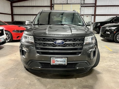 Used 2019 Ford Explorer XLT w/ Equipment Group 202A image 2