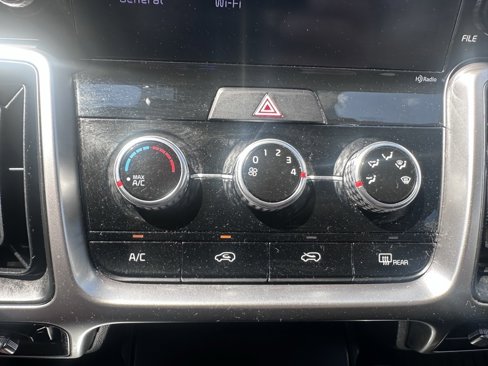 Used 2021 Kia Sorento LX image 14