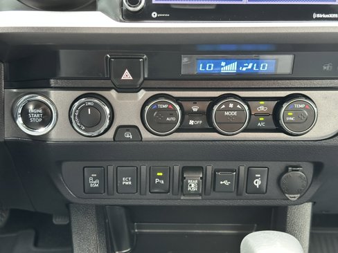 Used 2022 Toyota Tacoma TRD Off-Road image 35