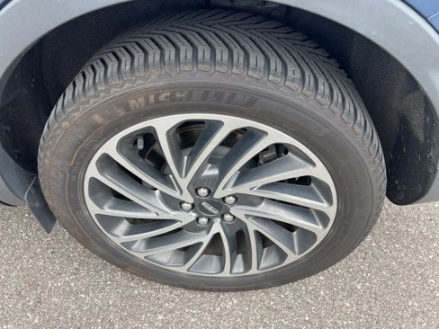 Used 2019 Lincoln Nautilus Reserve image 9