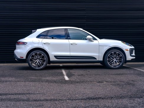 Used 2025 Porsche Macan image 12