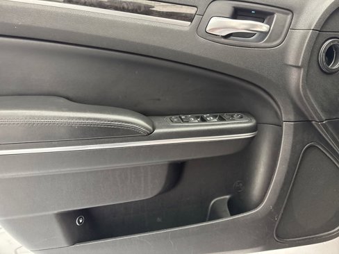Used 2011 Chrysler 300 Limited image 12