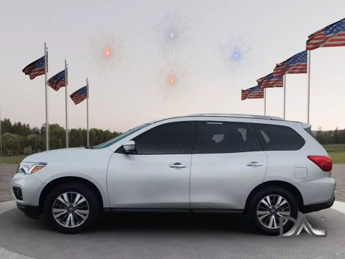 Used 2019 Nissan Pathfinder SV image 3