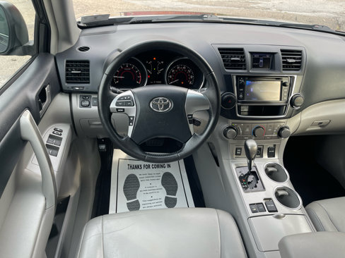 Used 2013 Toyota Highlander 4WD V6 image 17
