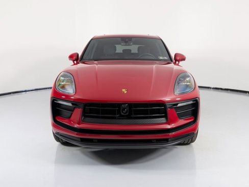Certified 2025 Porsche Macan image 7