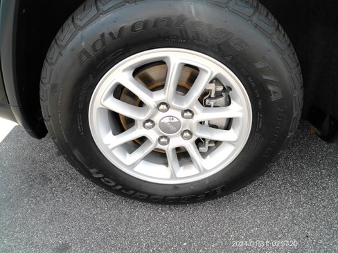 Used 2019 Jeep Grand Cherokee Laredo image 9