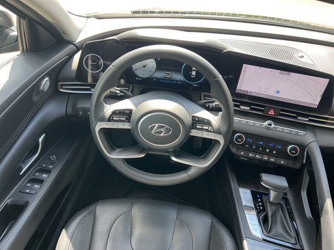 Used 2022 Hyundai Elantra Limited image 22