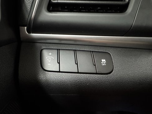 Used 2019 Hyundai Elantra SE image 12