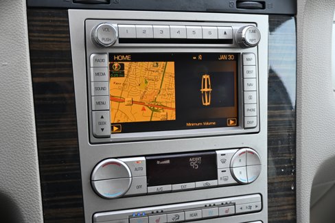 Used 2010 Lincoln Navigator 4WD image 32