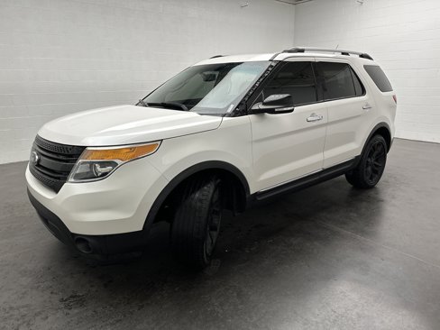 Used 2015 Ford Explorer XLT w/ Equipment Group 202A image 4
