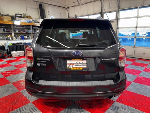 Used 2018 Subaru Forester 2.5i Touring image 6