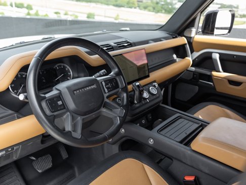 Used 2023 Land Rover Defender 130 X-Dynamic SE image 4
