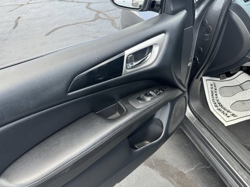 Used 2020 Nissan Pathfinder S image 14