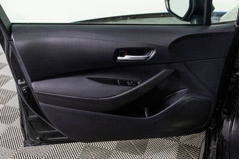 Used 2021 Toyota Corolla LE image 30