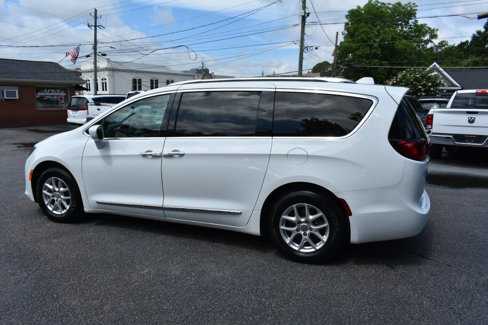 Used 2020 Chrysler Pacifica Touring-L image 42