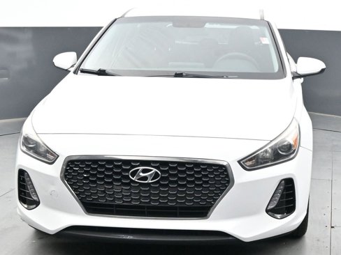 Used 2018 Hyundai Elantra GT image 2