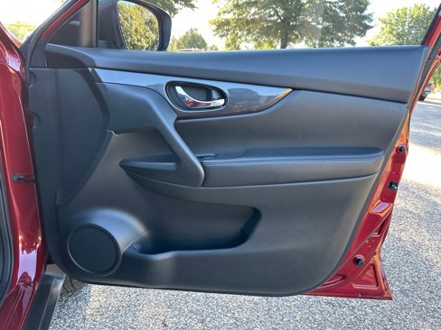 Used 2020 Nissan Rogue SV w/ Premium Package image 14